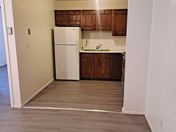 2nd image of 1640-1650 Moore Ave #41
