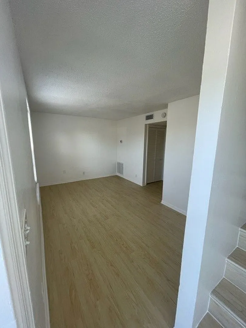 2276 W New Haven Avenue — Photo 4