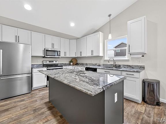 4th image of 506 Hickory Knoll Dr