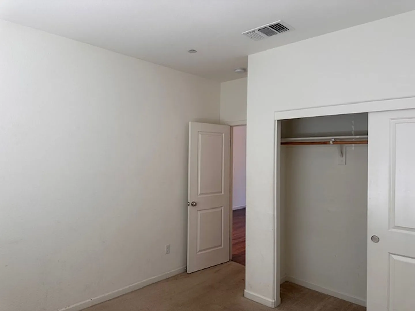 $500.00 off first full months rent - Beautiful home in River Island — Photo 2
