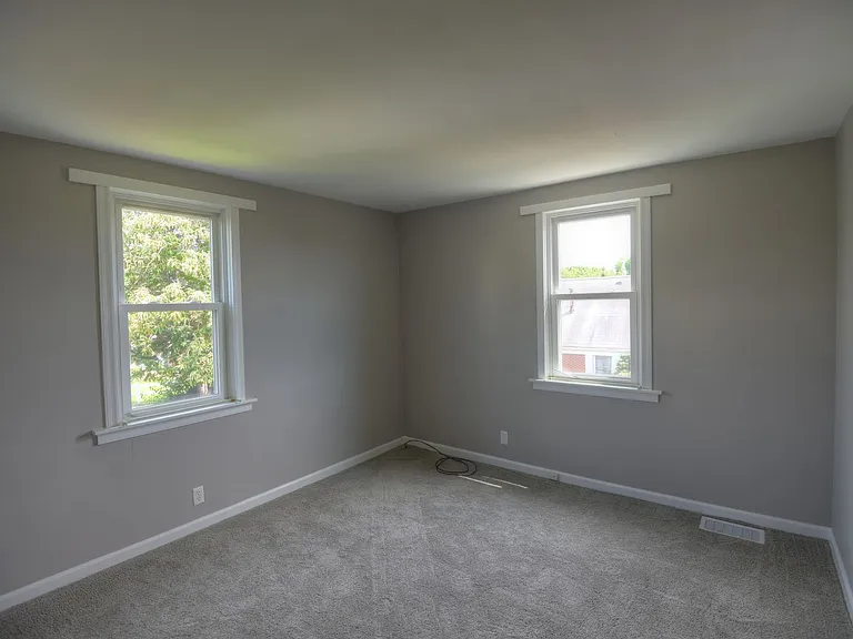 742 Lemington St — Photo 4
