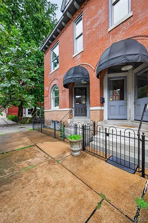 3 bed, 2.5 bath, 1838 sqft, $2,500 — Photo 2