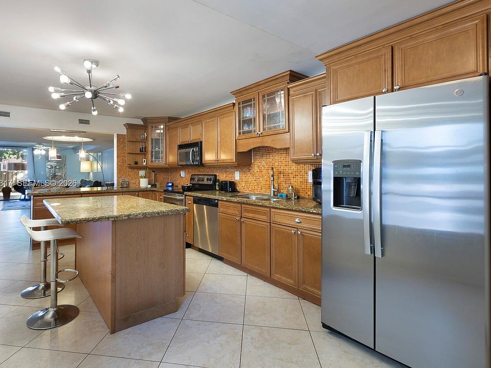 1st image of 20537 NE 6th Ct