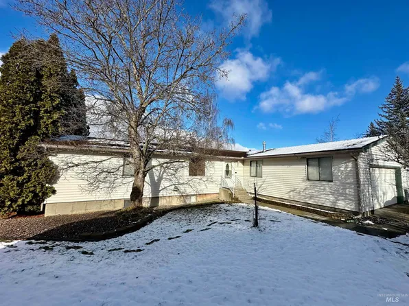 1208 Tamarack Dr, Moscow, ID 83843