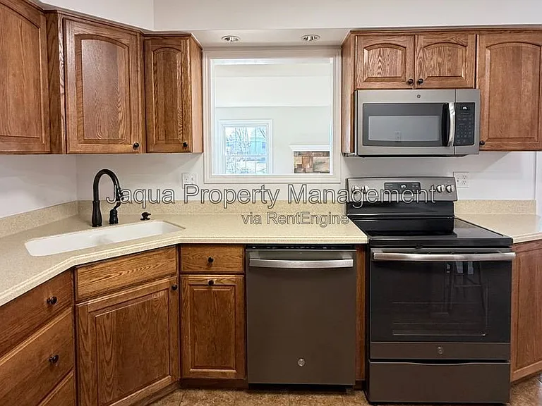 2383 Quincy Ave — Photo 7