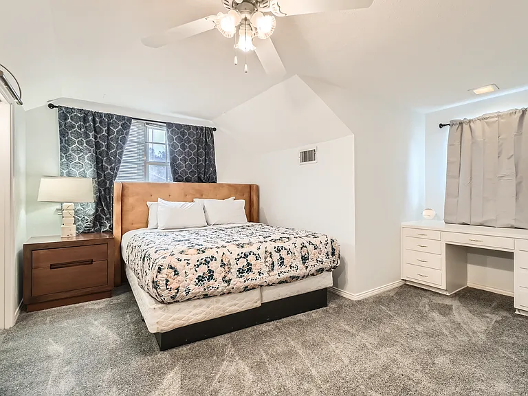 108 W Lilly Ln — Photo 4