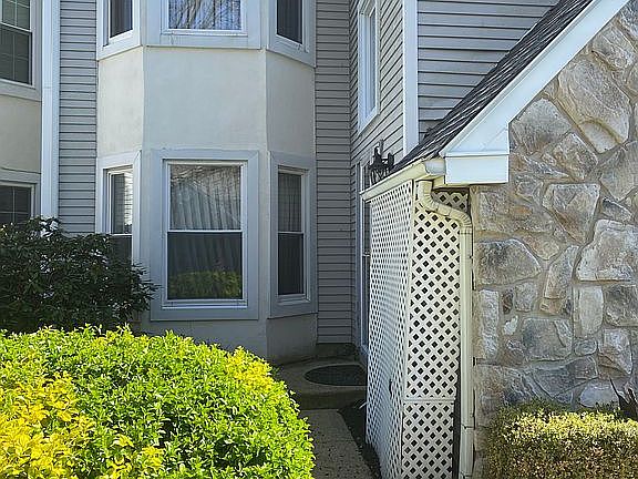 3rd image of 24 Gaylord Ct