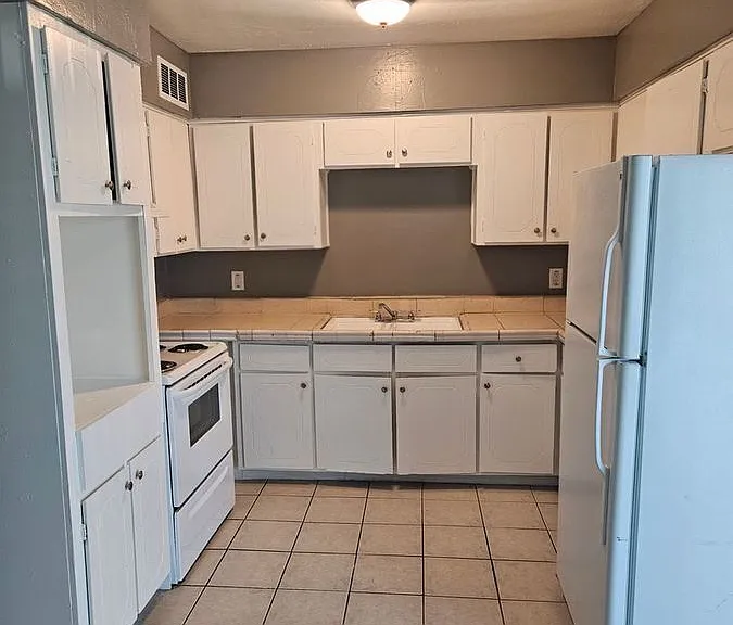 4900 E Culver St #9 — Photo 1