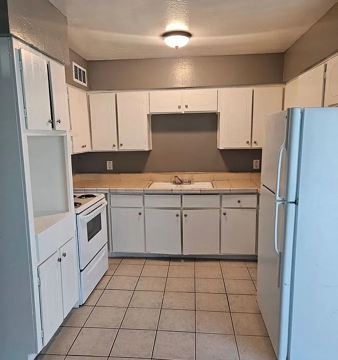 4900 E Culver St #9