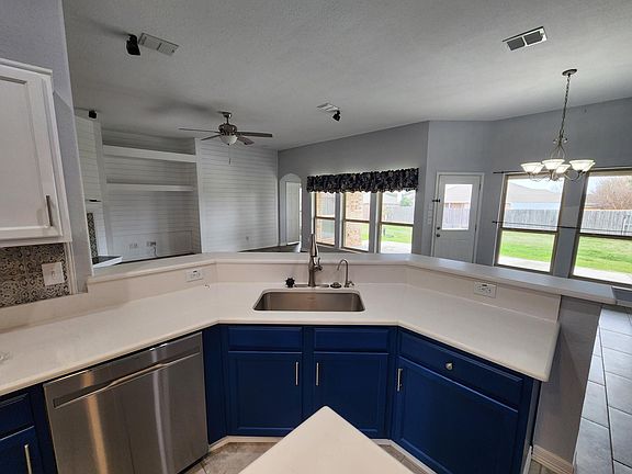 3rd image of 2909 Saunter Ln