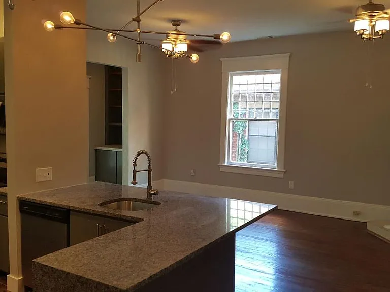 317 4th St NE #C — Photo 3