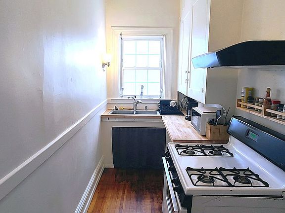 3rd image of 123 Elmwood Ave APT 1