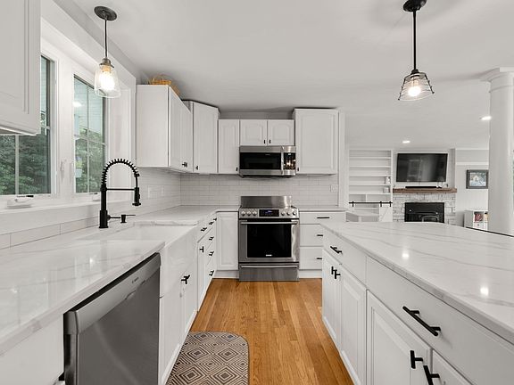 5th image of 33 Putnam Hill Rd