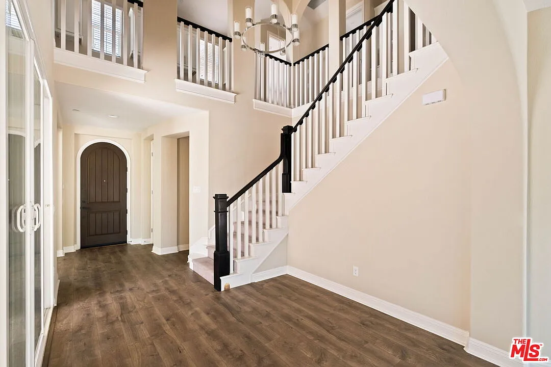 4 bed, 3.0 bath, 2844 sqft, $9,995 — Photo 4