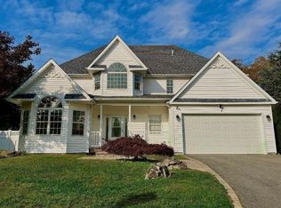 7 Meadow Ct, Nesconset, NY 11767