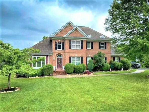 574 Woodfield Dr, Covington, VA 24426