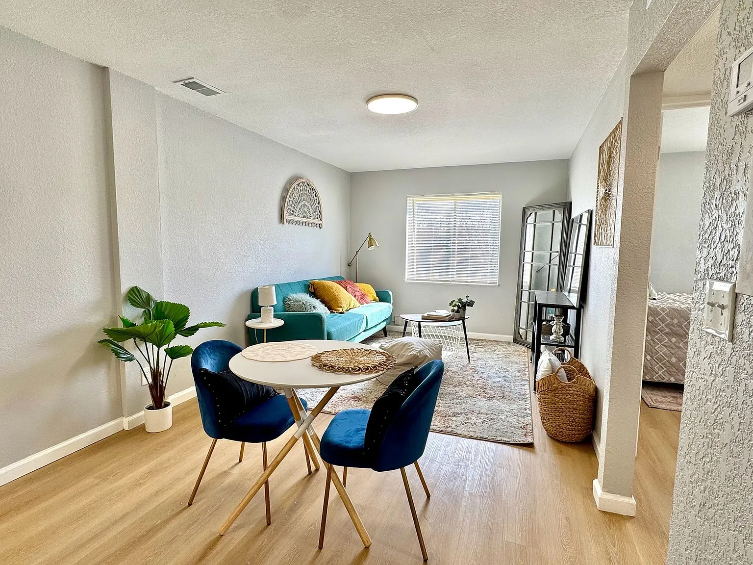 2507 - 2515 Hampton Ave. — Photo 3