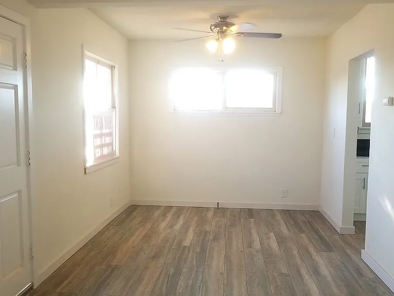 12001 College Ave — Photo 4