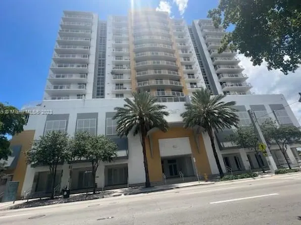 900 SW 8th St APT 1007, Miami, FL 33130