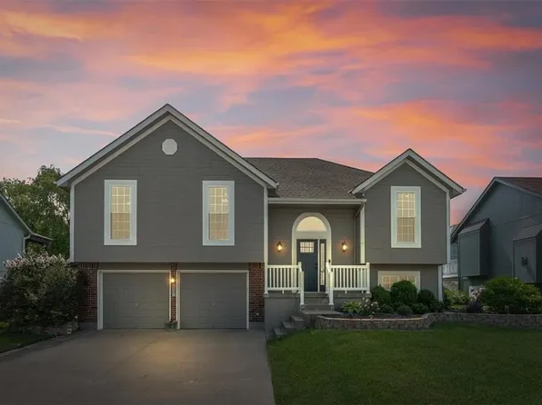 411 Bayview Dr, Raymore, MO 64083