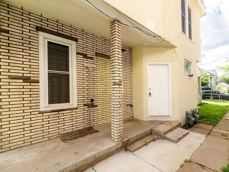 792 Edmund Ave W — Photo 5