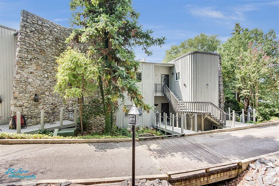 1st image of 402 Oakwood Ave APT 205