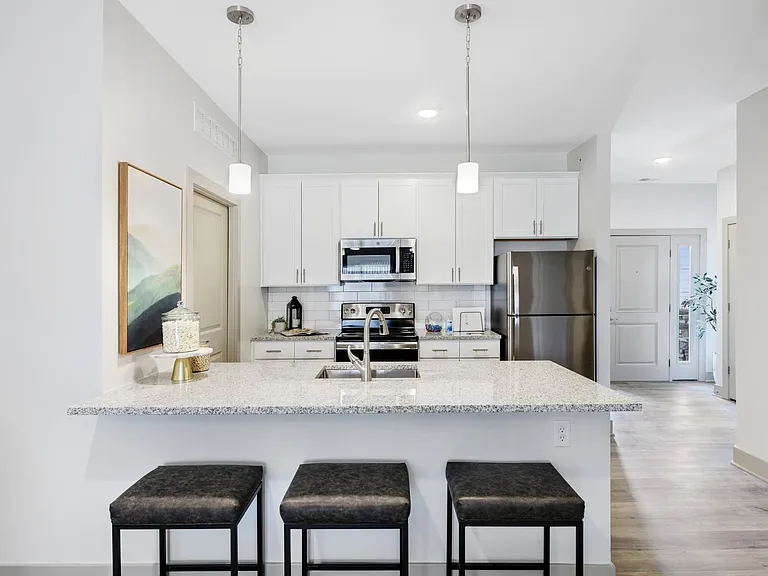 Edgewater East Apartments — Photo 7