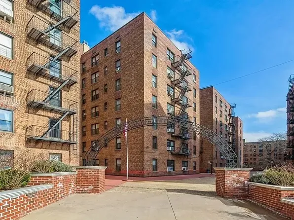 83-77 Woodhaven Boulevard image 2 of 11