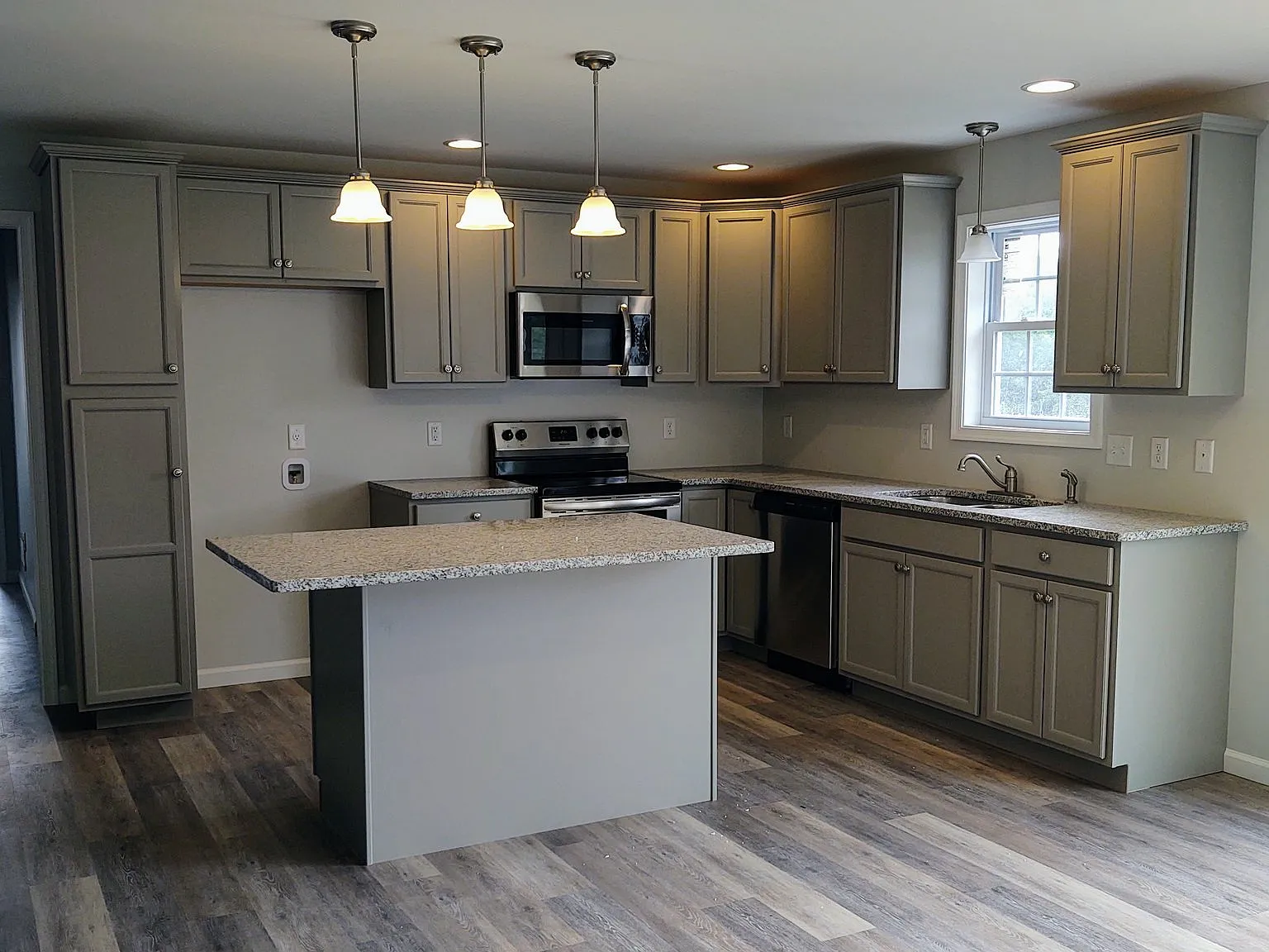 Brand new construction — Photo 2