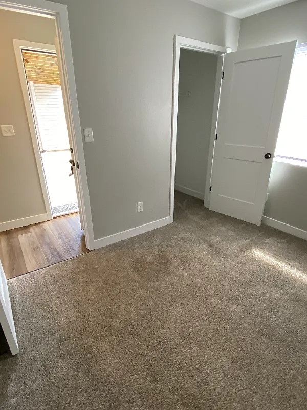 2 bed, 1000 sqft, $1,100 — Photo 4