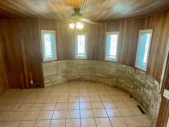 5th image of 1128 Clayton Dr