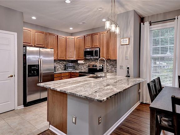 4th image of 4301 Sprucemont