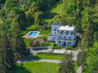 381 W Neck Rd, Huntington, NY 11743