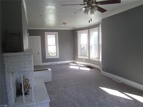 2nd image of 1003 W Adams St
