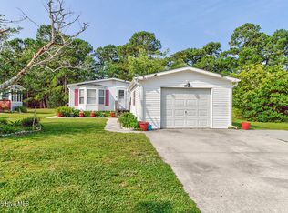 614 Galley Ct, Hampstead, NC 28443