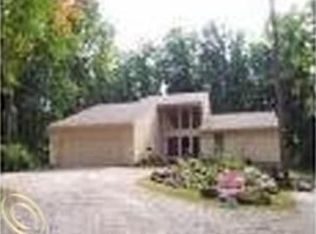 1677 Lakeville Rd, Leonard, MI 48367