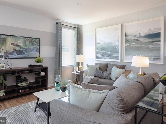 4th image of 227 Vienna Blvd #100