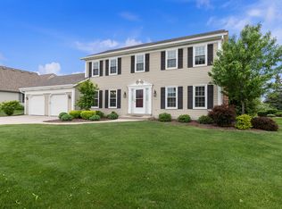 434 W Highland Dr, Grafton, WI 53024