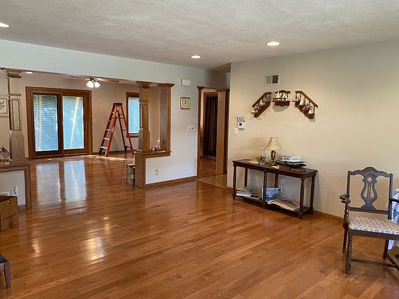 4th image of 104 E Pioneer Ave