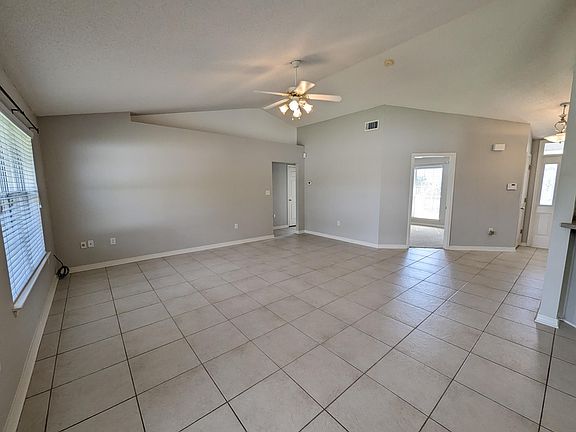3rd image of 2334 Heritage Cir