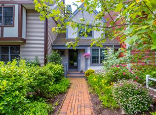 11 Village Green Cir #11, Mashpee, MA 02649