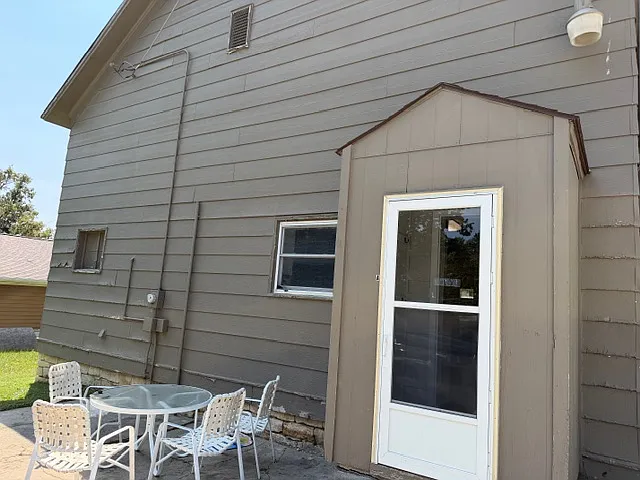 165 S 3rd St — Photo 2