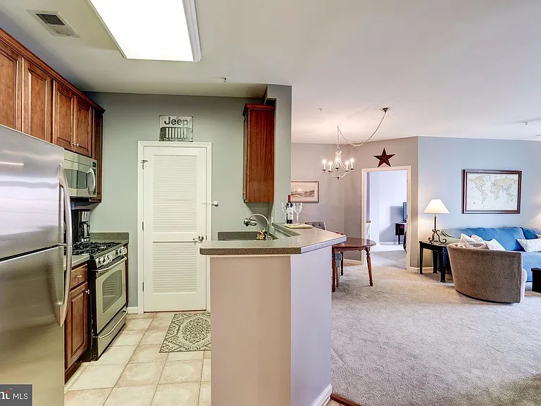 21228 McFadden Sq #211 — Photo 10