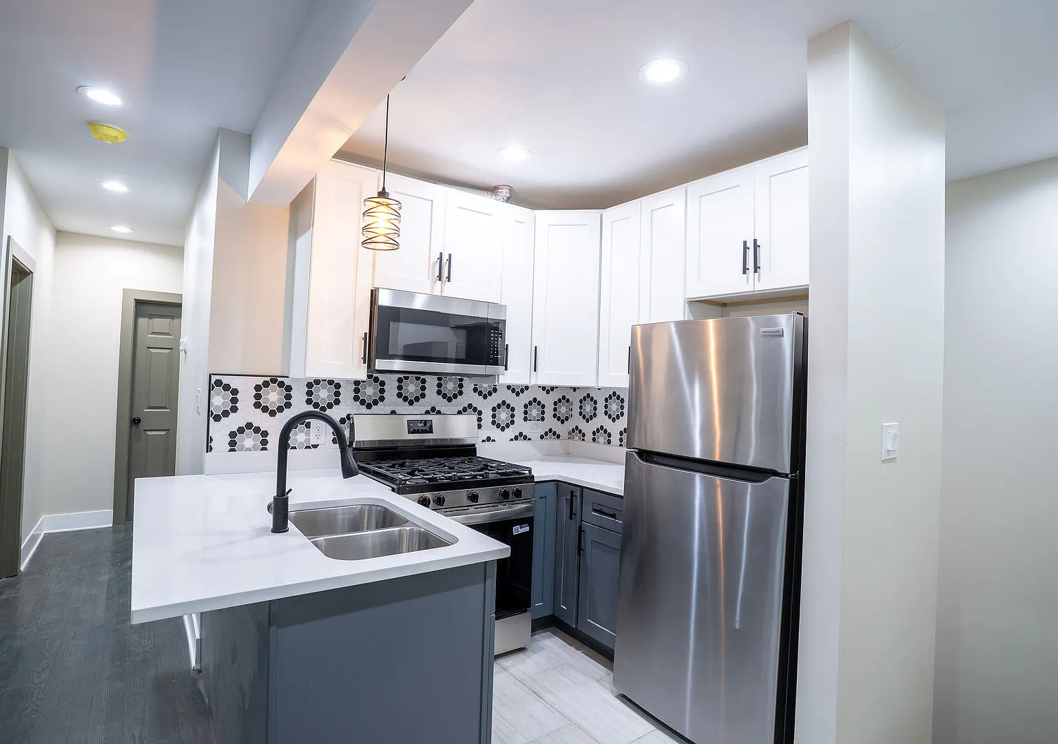 4 bed, 1700 sqft, $2,700 — Photo 4