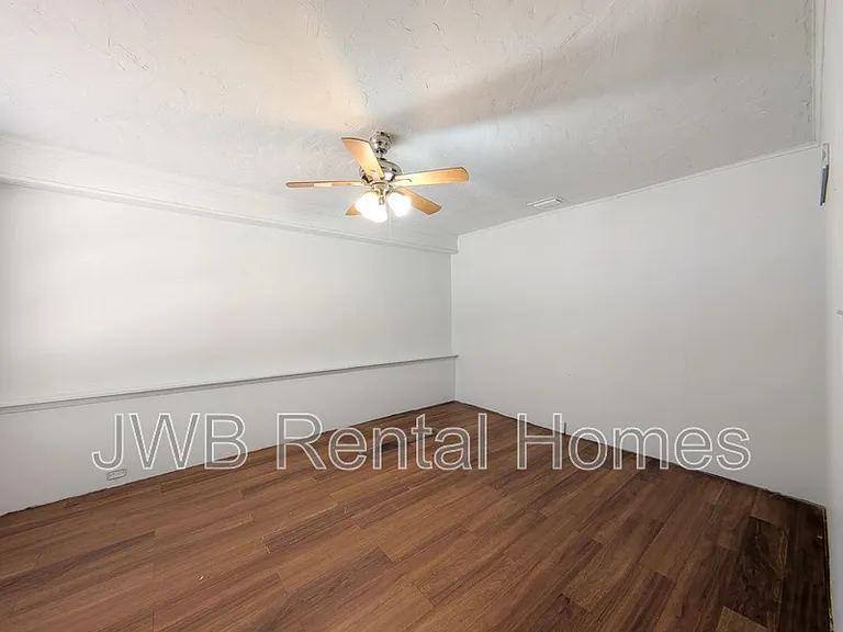 28 W 33rd St — Photo 5