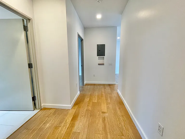 41-07 Crescent St #6A — Photo 6