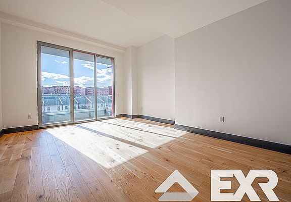 2nd image of 10 Montieth St APT 465