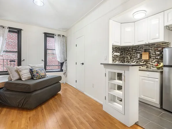 461 W 44th St APT 1B, New York, NY 10036
