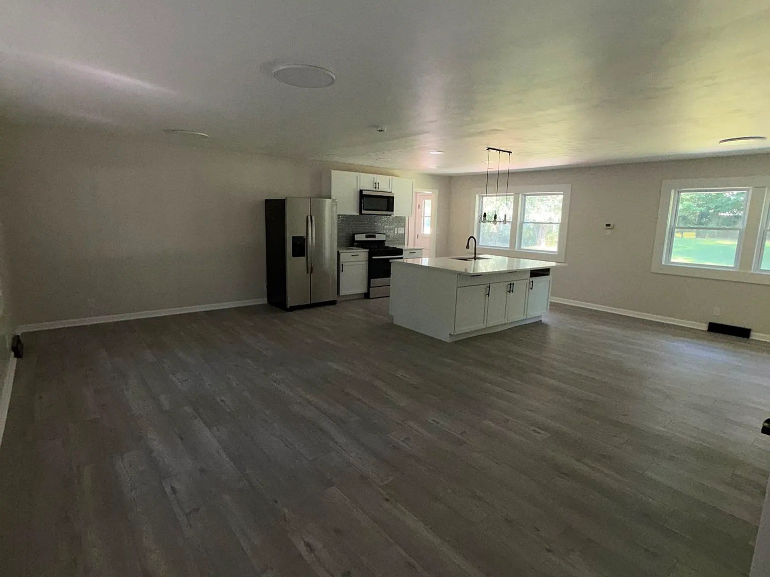 4 bed, 1858 sqft, $2,700 — Photo 3