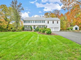 16 Overlook Rd, Stoughton, MA 02072